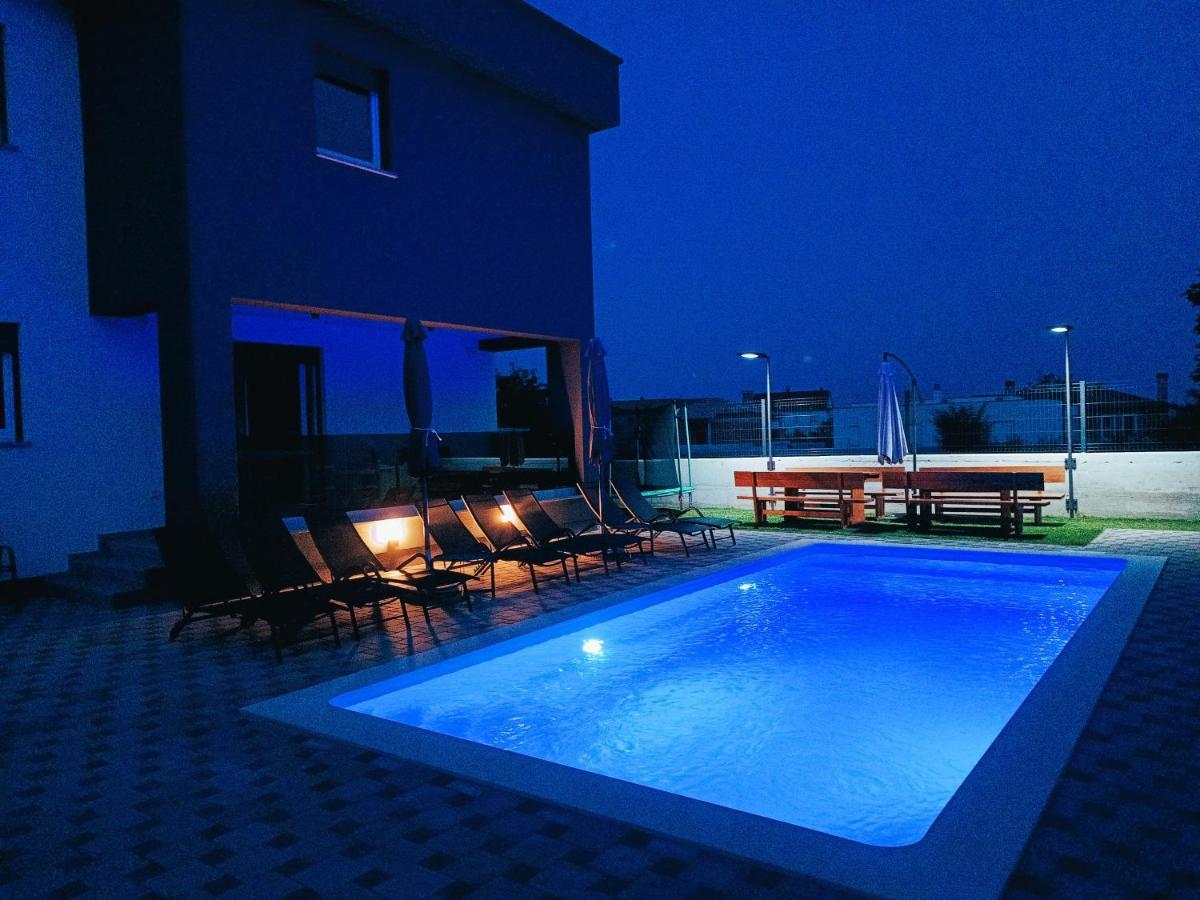 Villa Nikolina - Luxury Villa With 5 Bedrooms And Swimming Pool Vodnjan Kültér fotó