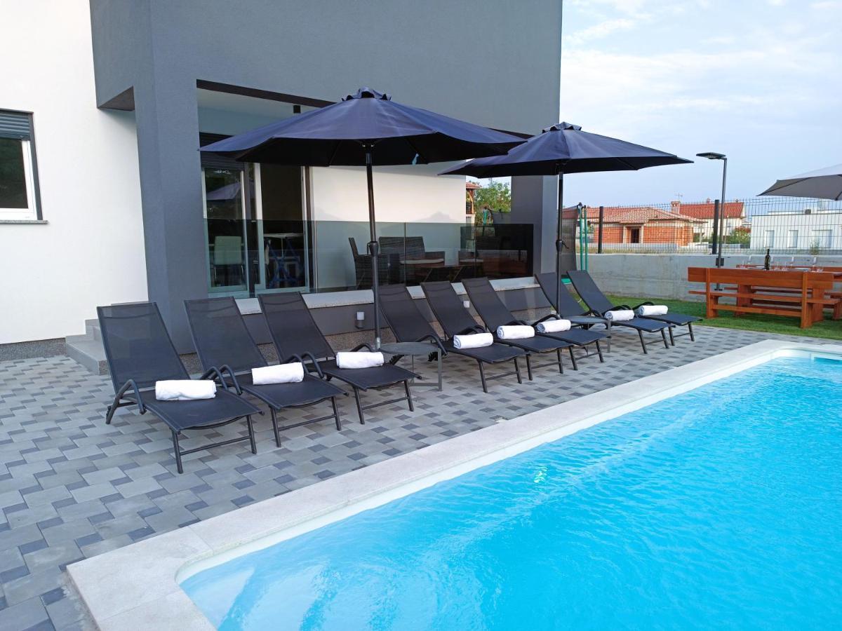 Villa Nikolina - Luxury Villa With 5 Bedrooms And Swimming Pool Vodnjan Kültér fotó