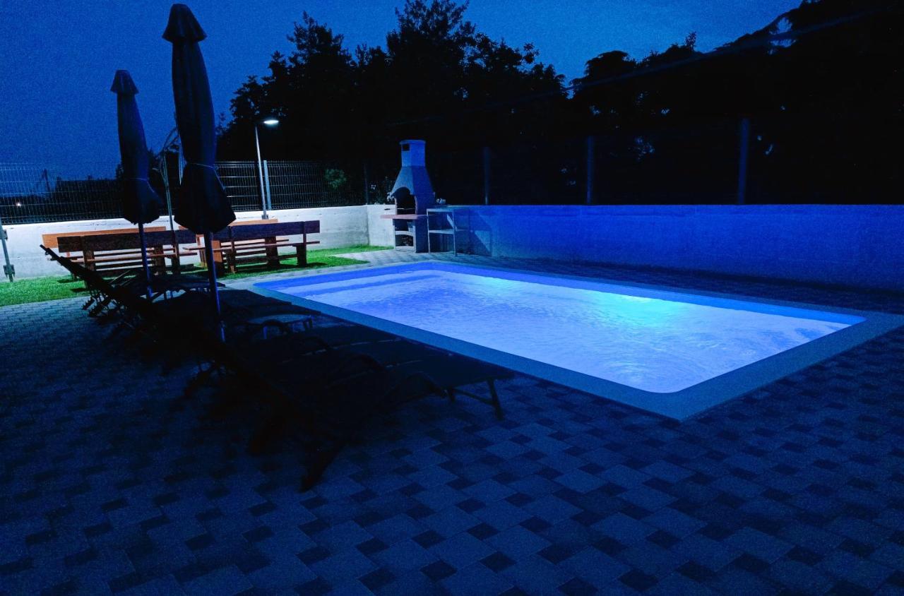 Villa Nikolina - Luxury Villa With 5 Bedrooms And Swimming Pool Vodnjan Kültér fotó