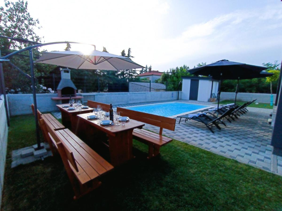 Villa Nikolina - Luxury Villa With 5 Bedrooms And Swimming Pool Vodnjan Kültér fotó